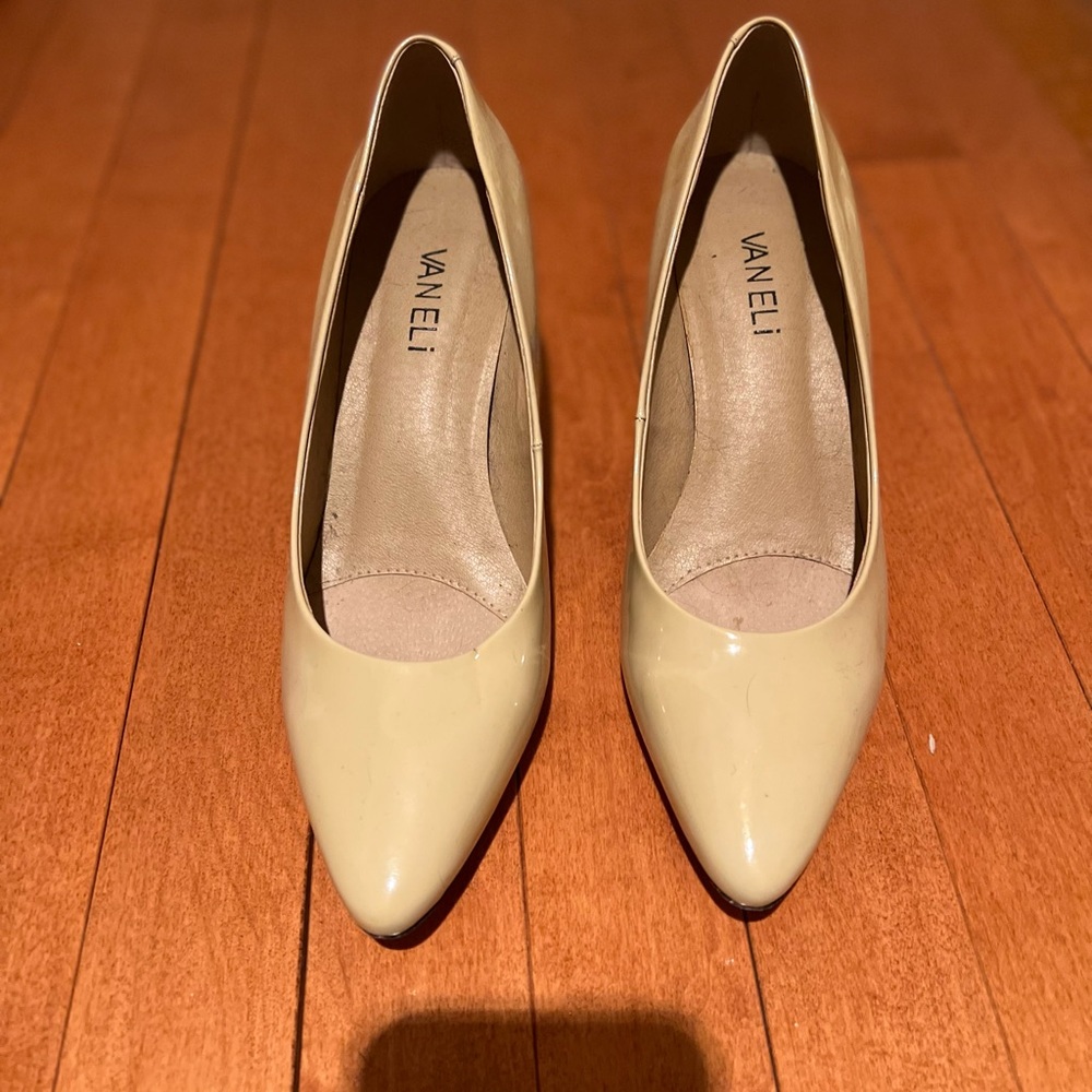 Vaneli pumps shiny beige size 7.5 excellent condition versatile business party